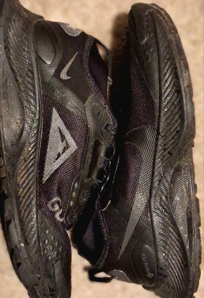 Women's Nike Gortex Trail Size 6 $40