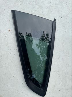 2015-2017 ford mustang Quarter panel glass