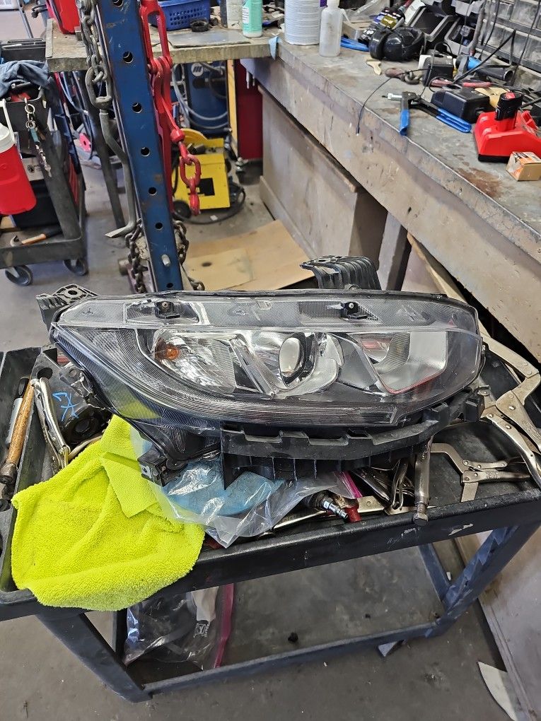 2018 HONDA CIVIC RIGHT SIDE HEADLIGHT