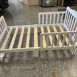 Toddler bedframe