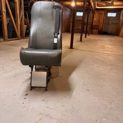 Driverge OE Smartfloor seat with a Smartleg base
