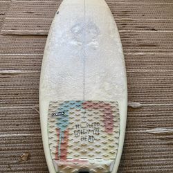 5’7” Shortboard With or Without Fins