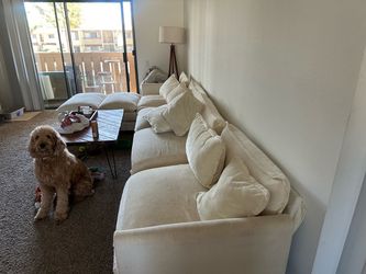 White Cloud Couch – Huge Discount – Pickup Only Selling a large white Cloud-style couch at a HUGE discount! 🤍