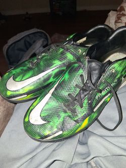 NIKE Street soccer shoes, color green design,  size 8, cm 26