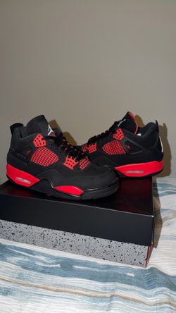 Selling shoes 4’s