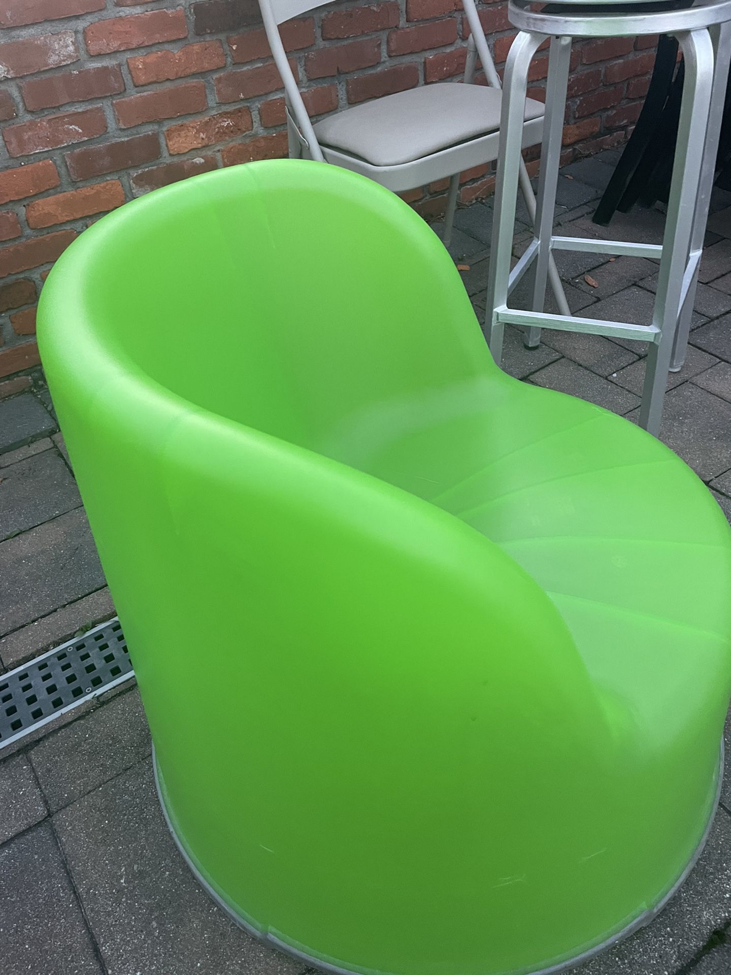 Hip Chair Luminex for Sale in Jersey City, NJ - OfferUp