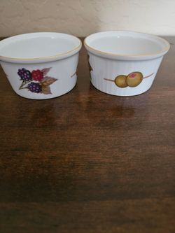 Set of 2 Ramkins 3", from Royal Worchester, NEW GIFTABLE $10.00 set of 2