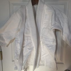 3pc karate suit outfit.  Size 3-4yrs