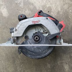 Milwaukee Circular Saw 
