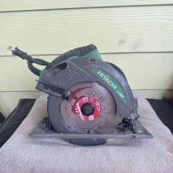 HITACHI C582 Circular Saw 