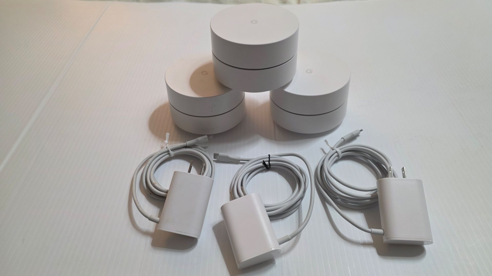(3) Google AC-1304 is a dual-band Wi-Fi 5 (802.11ac) mesh routers