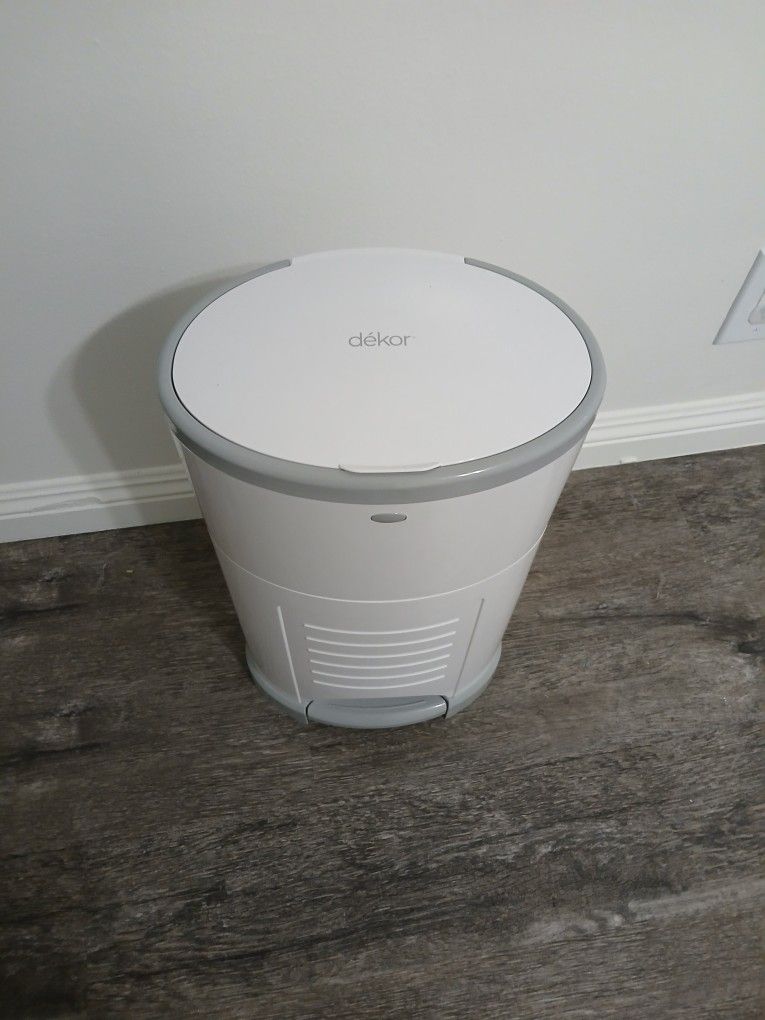 Diaper Trash Bucket
