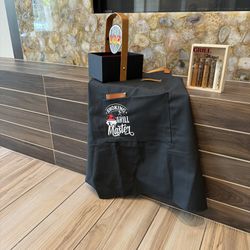 Personalized black apron and grill spices set