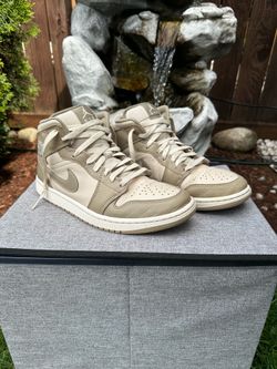 Air Jordan 1 Mids Tan M 9.5