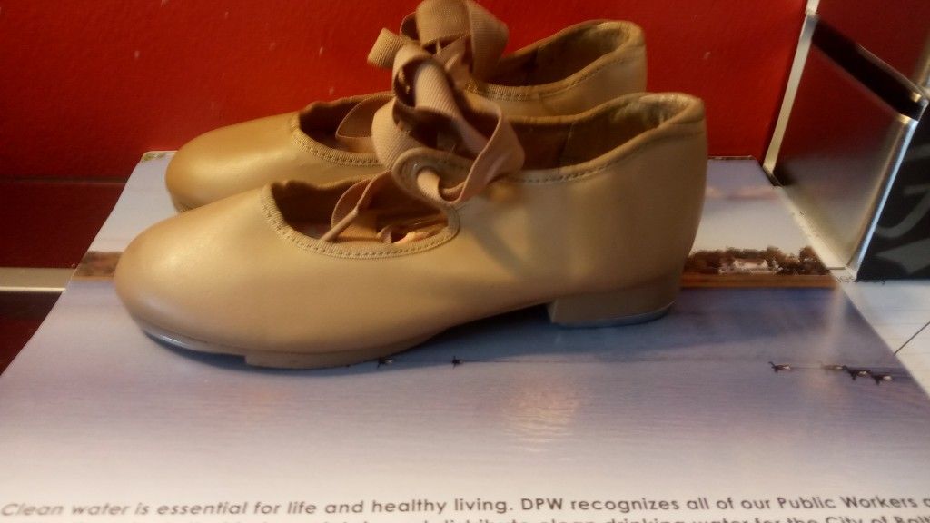 LITTLE KIDS SIZE TAP SHOES.... CHECK OUT MY PAGE FOR MORE ITEMS..