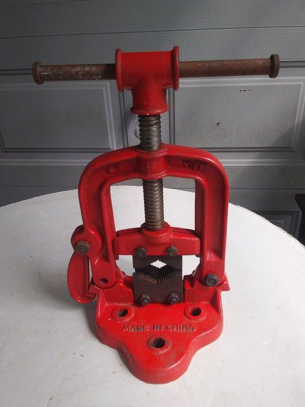 Heavy Duty Bench Pipe Vise