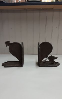Custom Heart W/ Arrow Bookends- Located in Shelton