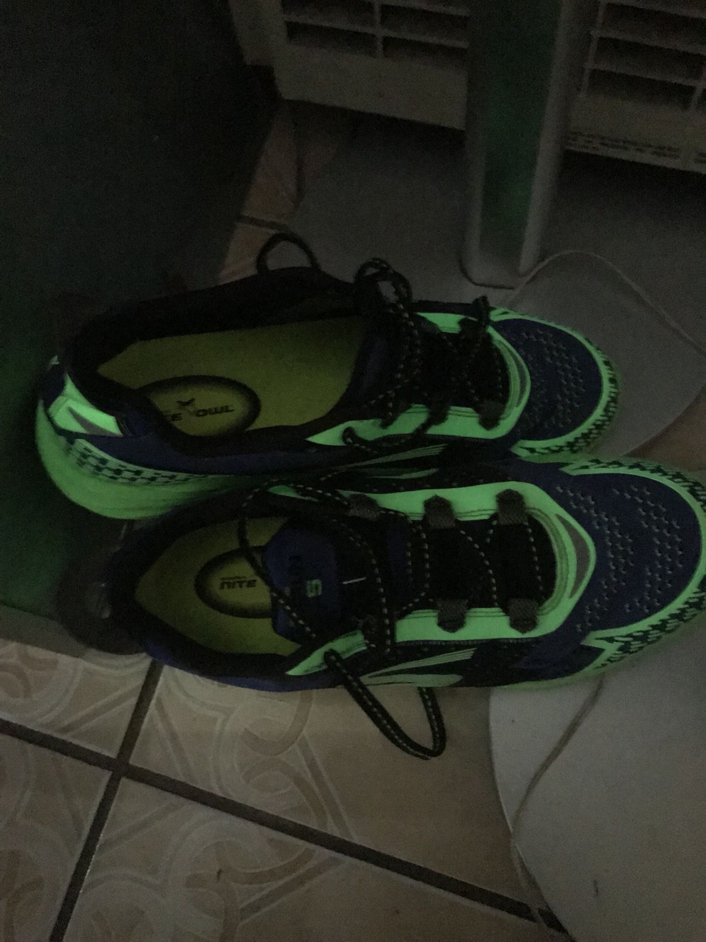 Great and light size 9 👟 tenis shoes for men.