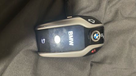 BMW G90 display key