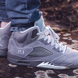 Jordan 5 Wolf Gray size 10.5 & 11(NO TRADES PRICE IS FIRM)