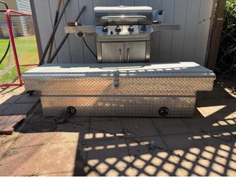 Tool box for truck bed