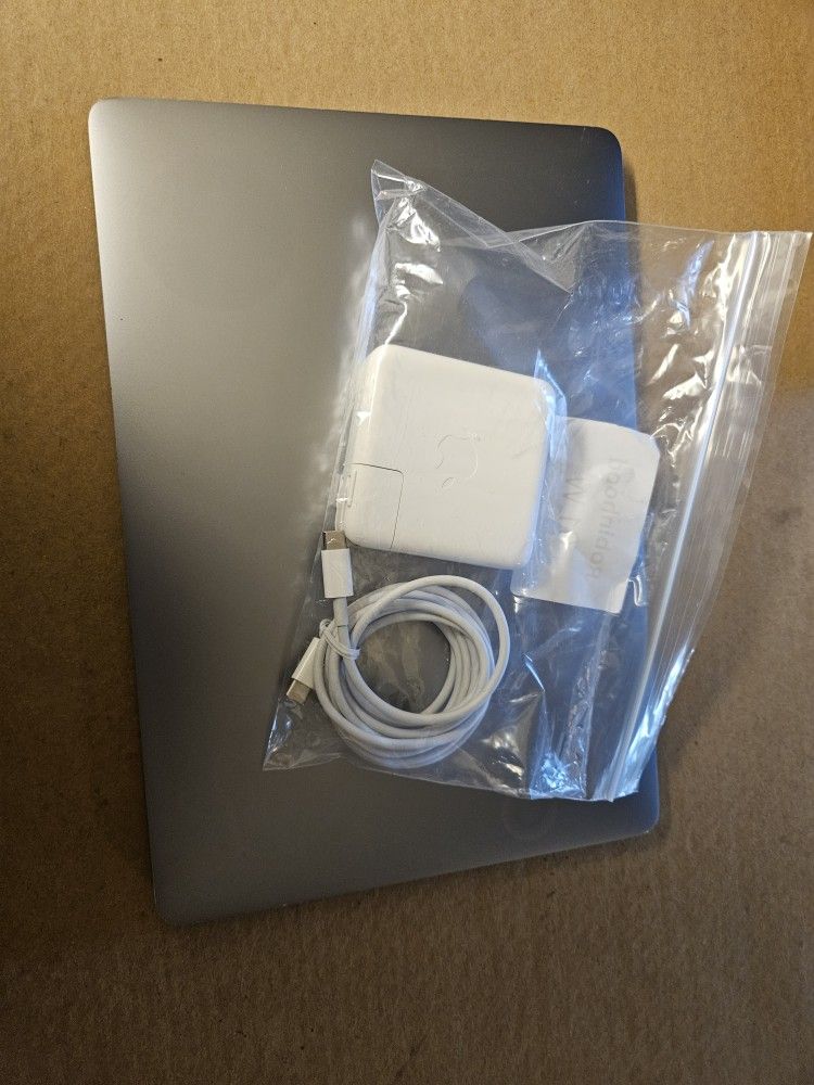 Apple Macbook Pro i5 16gb Ram 2.3ghz 500gb SSD Drive 13" Screen 2017
