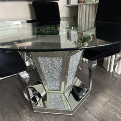MIRRORED TABLE WITH CHAIRS