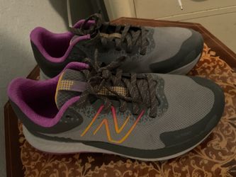 New balance shoes size 8