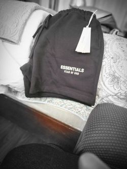 FOR SELL THESE LG ESSENTRIAL FEAR OF GOD BLACK SWEATSHORTS