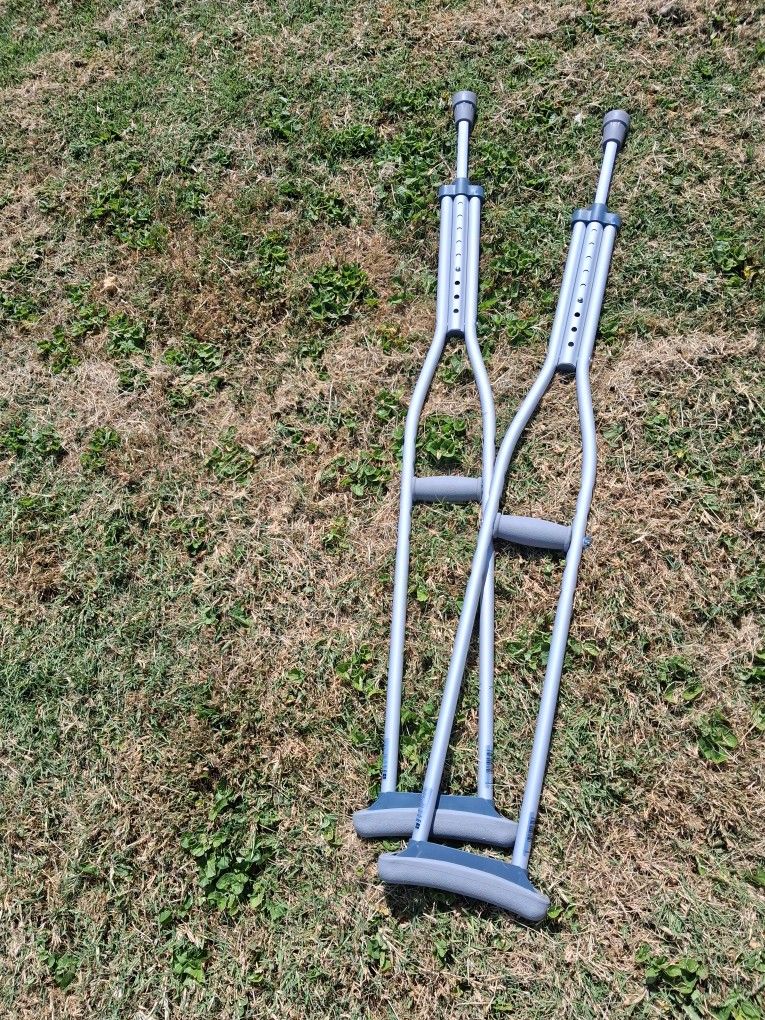 Crutches For Someone Who's About 5'4"