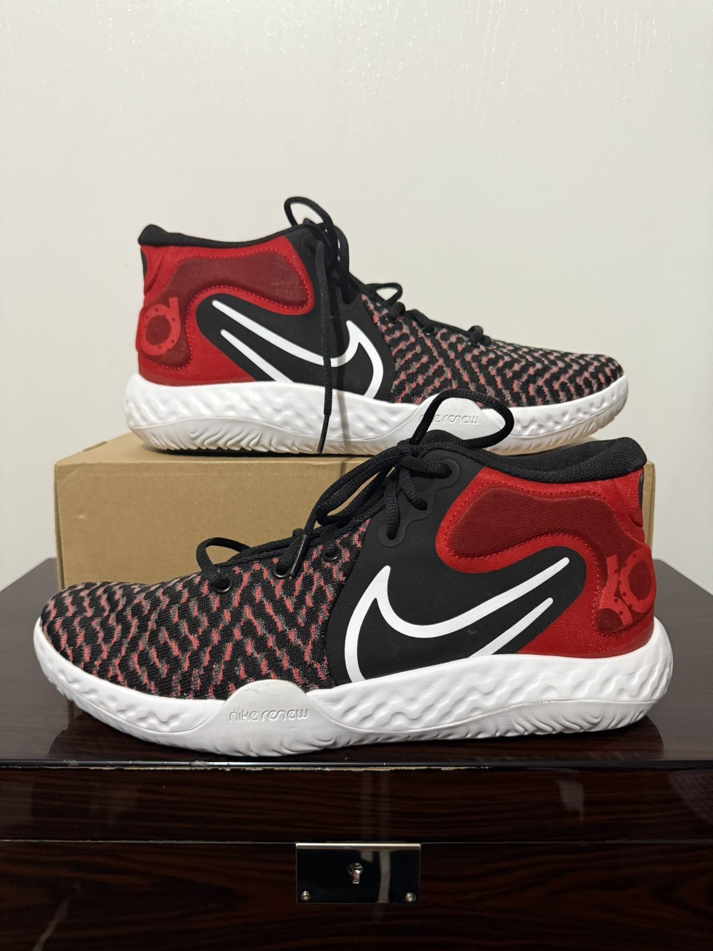 Nike Unisex KD Trey 5 VIII Sneakers Black University Red Size 12 CK2090-002 Hoop