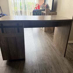 Wood Desk great condition !