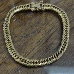 18k Japan Gold Bracelet 8 Inches 20.7 Grams Pick Up Only!!
