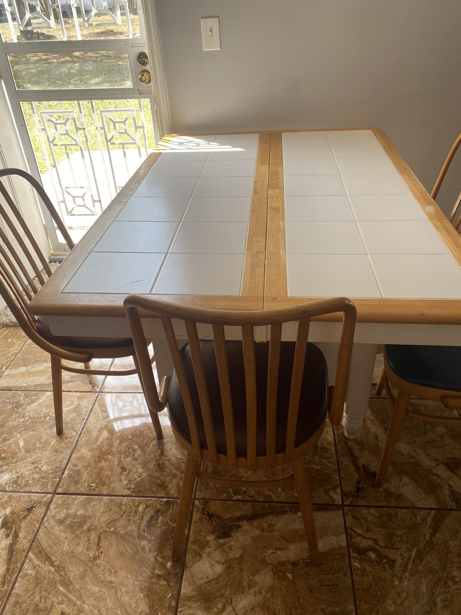 Kitchen Table . That Opens Up Into 12 Seater 