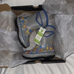 Kids Rain Boots Size 9.