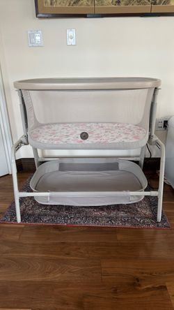 Baby Bedside Bassinet. Maxi Cosi