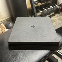 PS4 SLIM IN GREAT CONDITION 