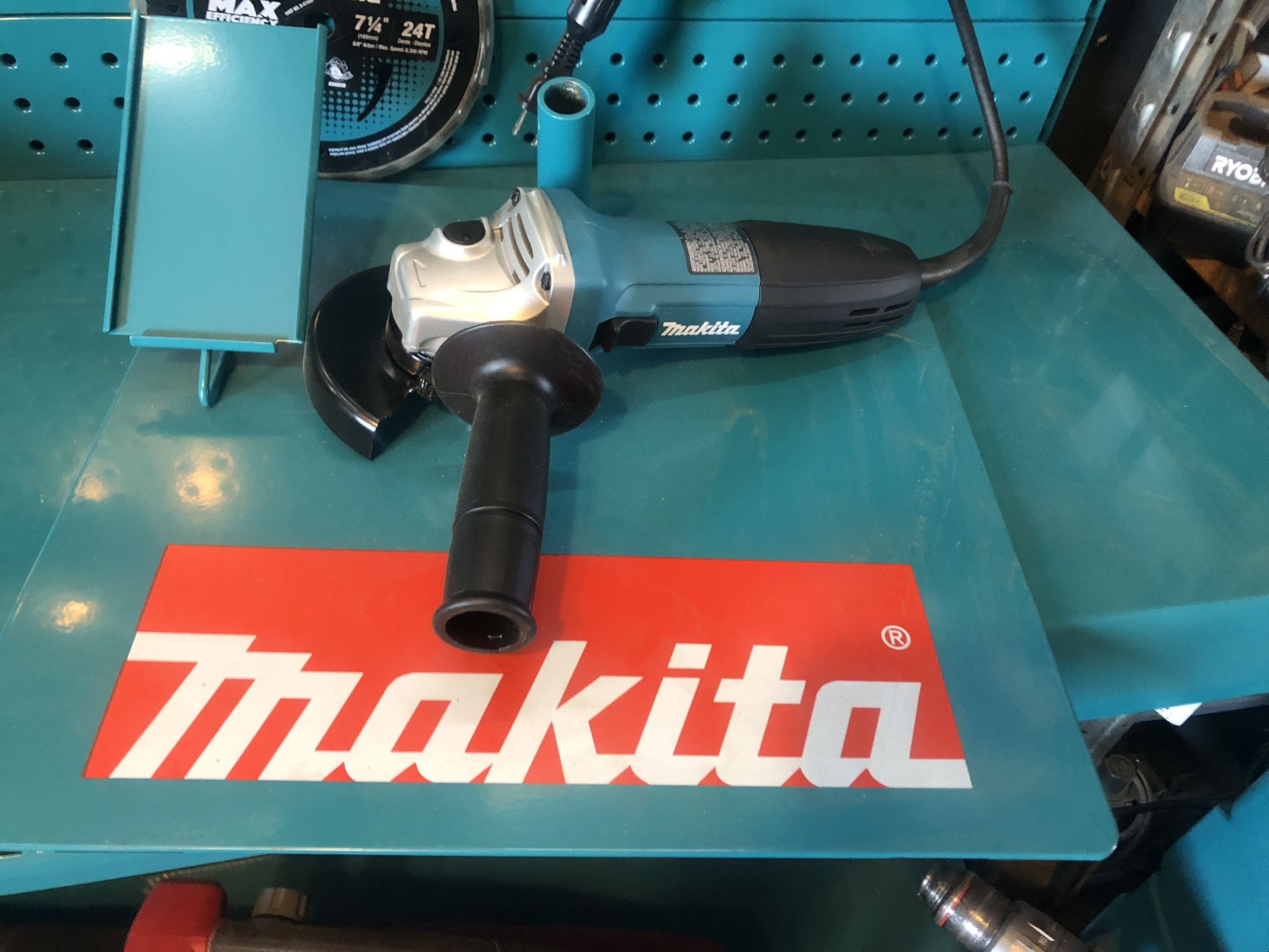 MAKITA grinder