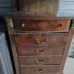 Dresser 