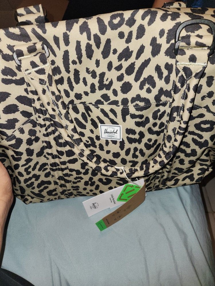 Selling A DIPER bag New