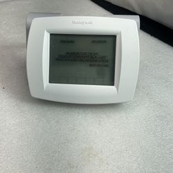 VisionPRO 8000 Touchscreen Thermostats TH8110U1003