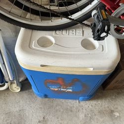 Rolling Cooler Igloo Ice Chest Extendable Handle