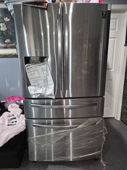 Refrigerador Samsung  para partes  o para  q lo reparen