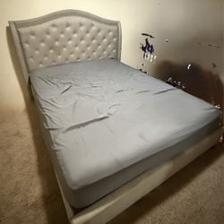 Queen Frame