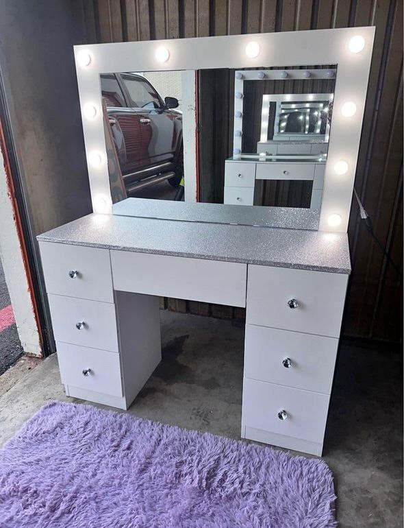 Makeup vanity desk