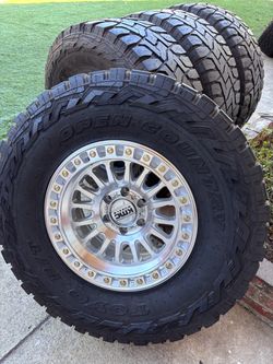 KMC new Ford F150 rims and 315/70/17 tires wheels