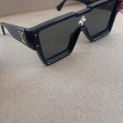 Louis Vuitton Black Shades for Sale in Houston, TX - OfferUp