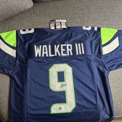 Kenneth Walker lll Beckett Certified Autograph Jersey