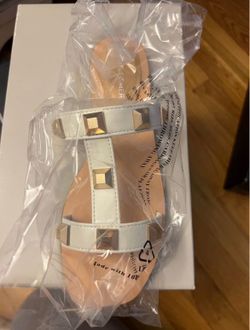 Marc fisher sandal size 8
