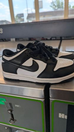 Kids dunks size 2 y